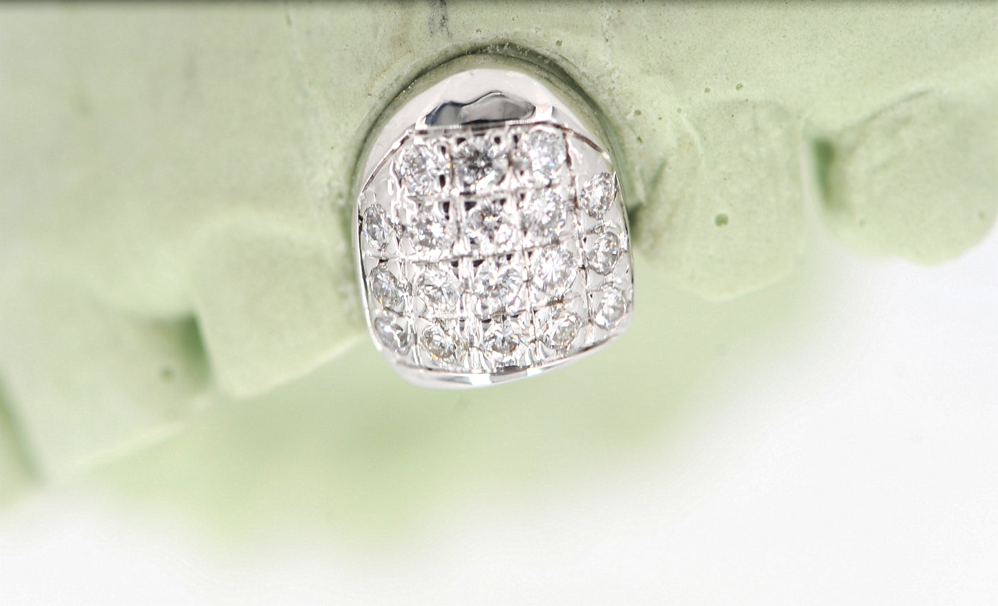 JDTK-G63-RIDING SOLO SINGLE 18K INDIVIDUAL DIAMOND TOOTH