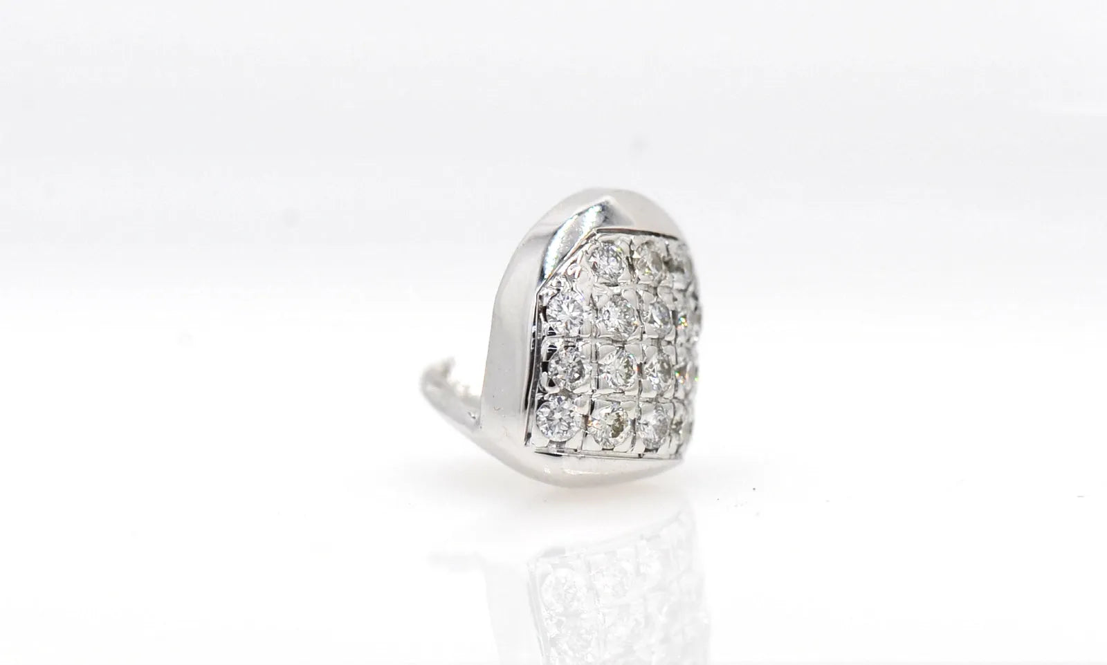 JDTK-G63-RIDING SOLO SINGLE 18K INDIVIDUAL DIAMOND TOOTH