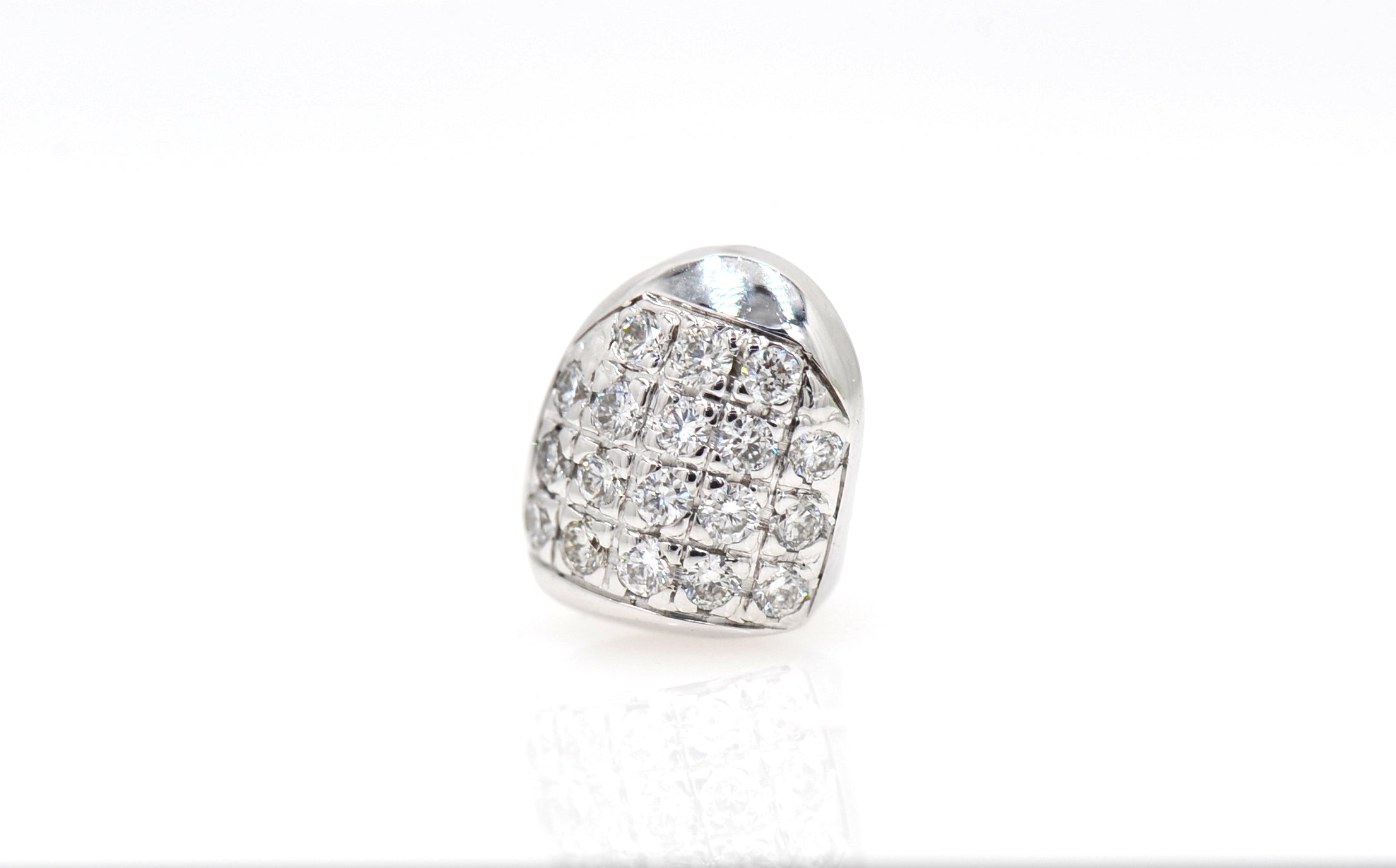 JDTK-G63-RIDING SOLO SINGLE 18K INDIVIDUAL DIAMOND TOOTH